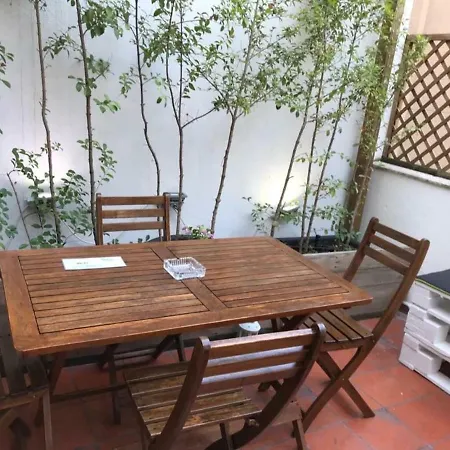 Flat With Terrace In Adamastor Lägenhet